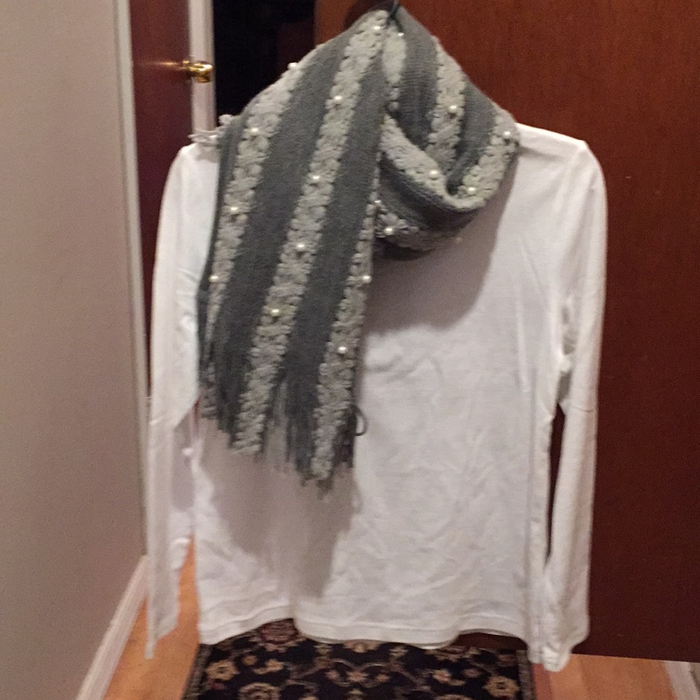 Beautiful sweater ! - Picture 3 of 7